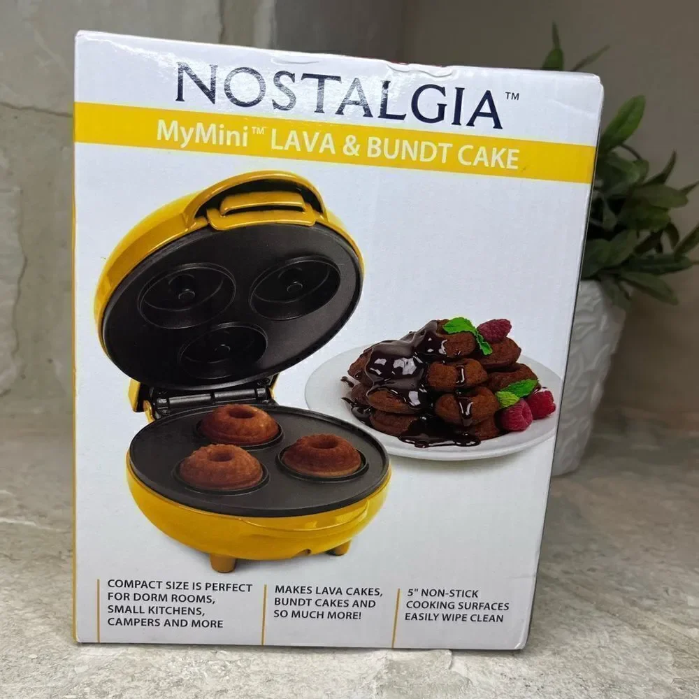 Nostalgia My mini lava bundt cake maker yellow
